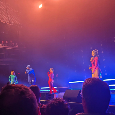 [url=https://www.instagram.com/eccentricmuse/]Credit[/url] 
Keywords: Band;Tour