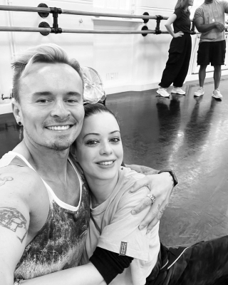 Keywords: Jon Lee;Tina Barrett